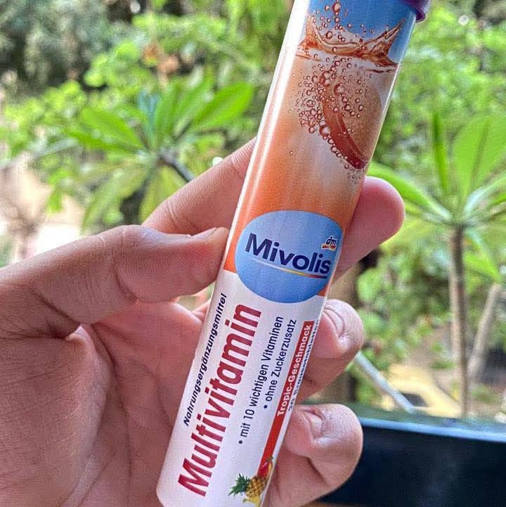 VITAMIN أقراص فوارة متعددة الفيتامينات، 20 حبة، 82 جرام بنكهة استوائية